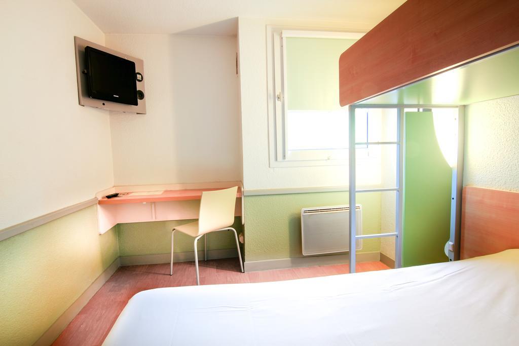 Ibis Budget Châteaudun Exterior foto
