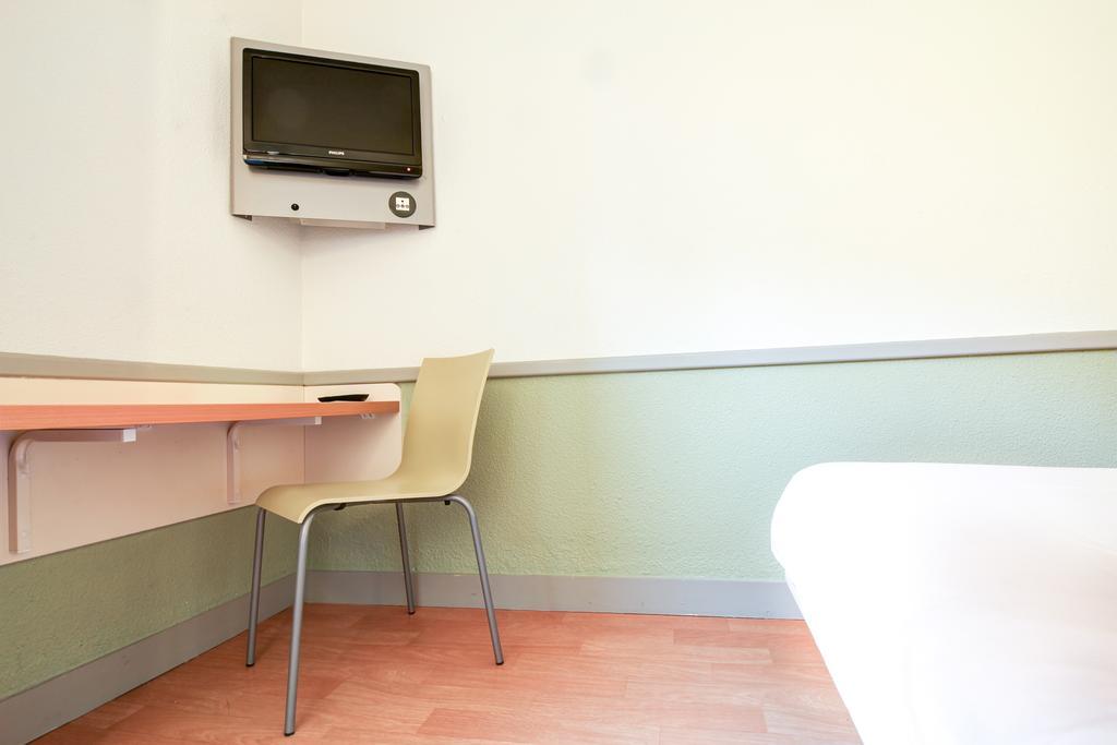 Ibis Budget Châteaudun Exterior foto