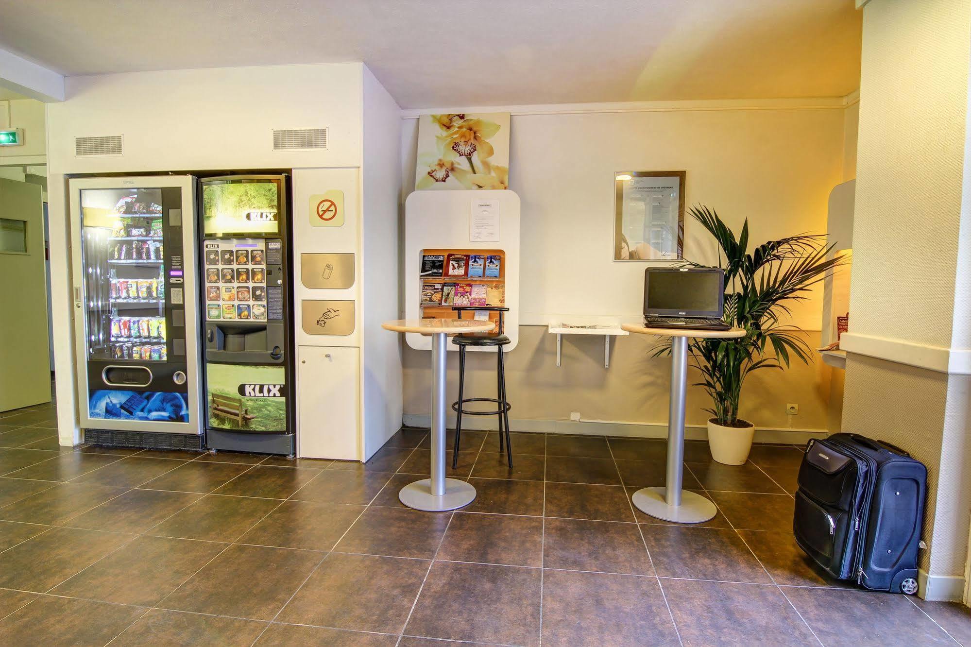 Ibis Budget Châteaudun Exterior foto