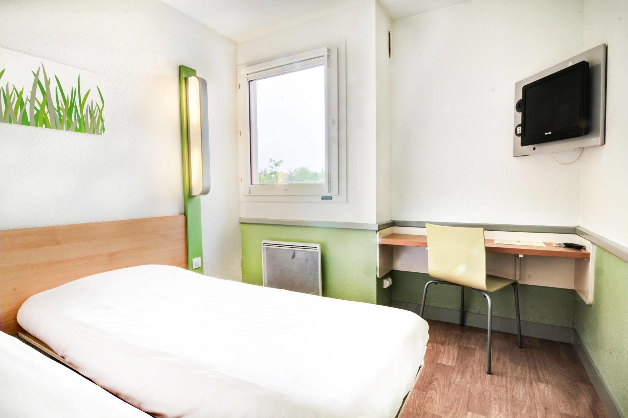 Ibis Budget Châteaudun Exterior foto
