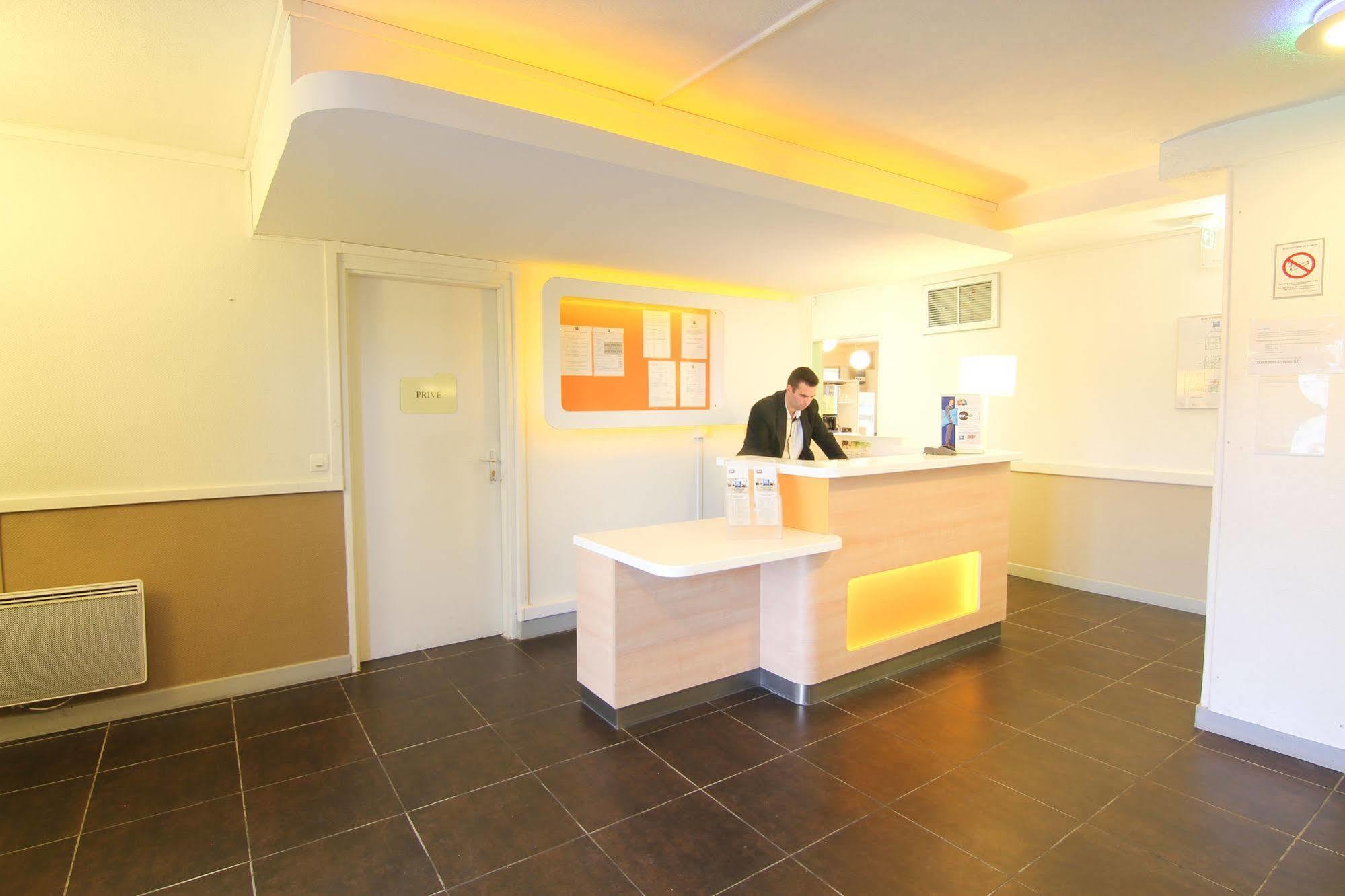 Ibis Budget Châteaudun Exterior foto