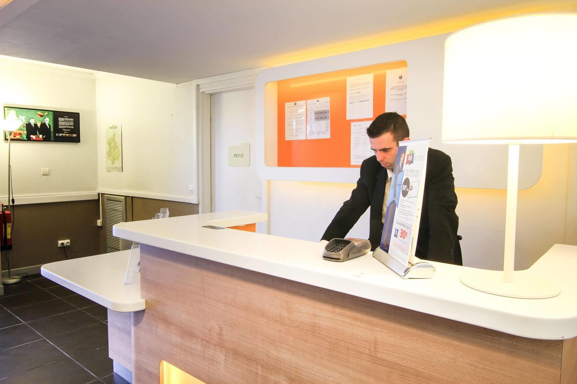 Ibis Budget Châteaudun Exterior foto