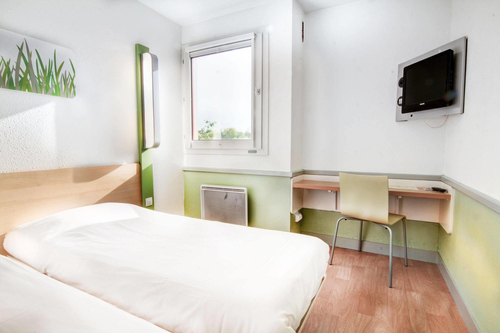 Ibis Budget Châteaudun Exterior foto