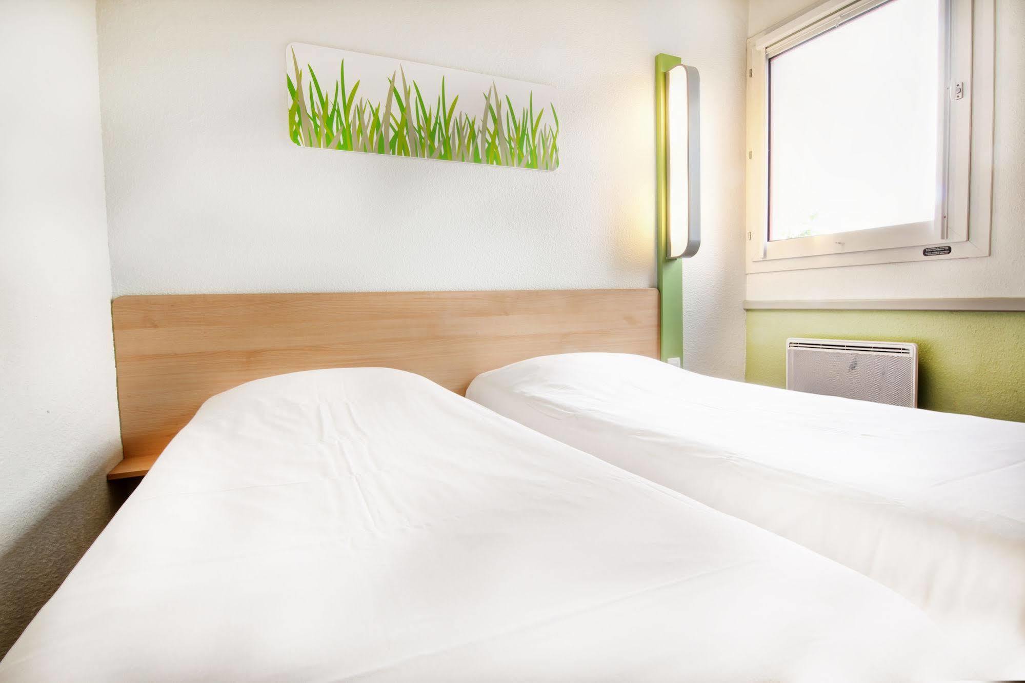 Ibis Budget Châteaudun Exterior foto