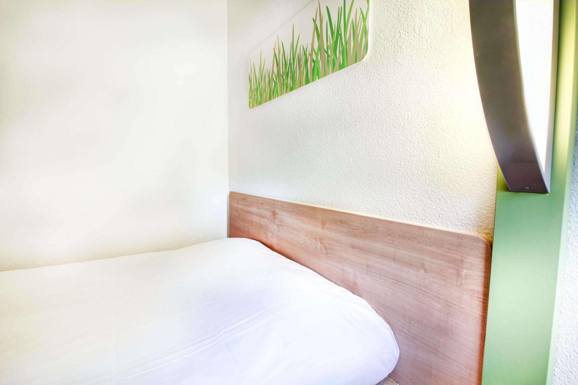 Ibis Budget Châteaudun Exterior foto