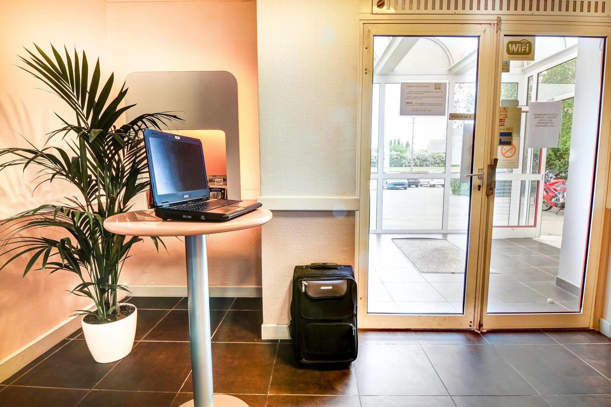 Ibis Budget Châteaudun Exterior foto